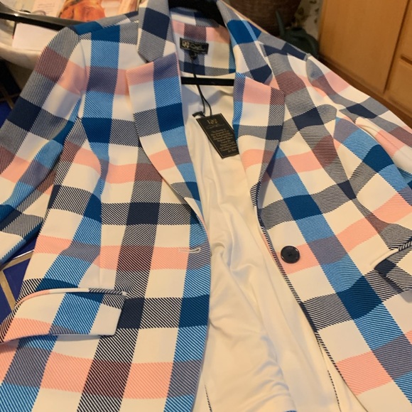 NWT plaid DG2 blazer.  Size Small.